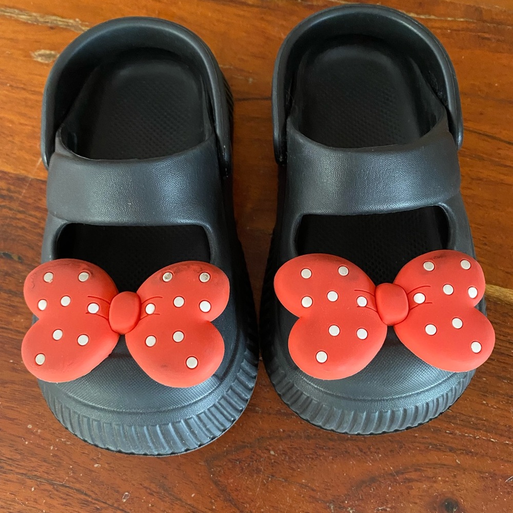 Minnie Mouse Black Sandals with Red Bow girls‎ size 12